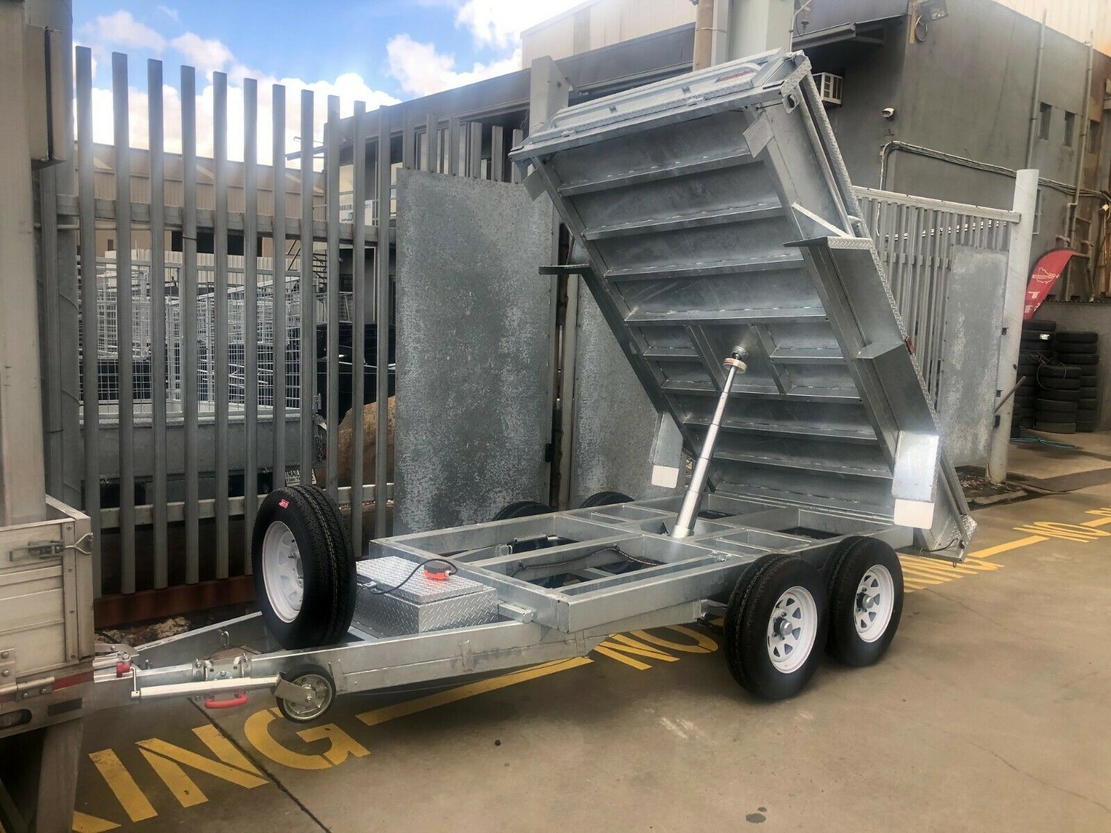 8x5 Australian Galvanised Heavy Duty Hydraulic Tipper Trailer for Sale