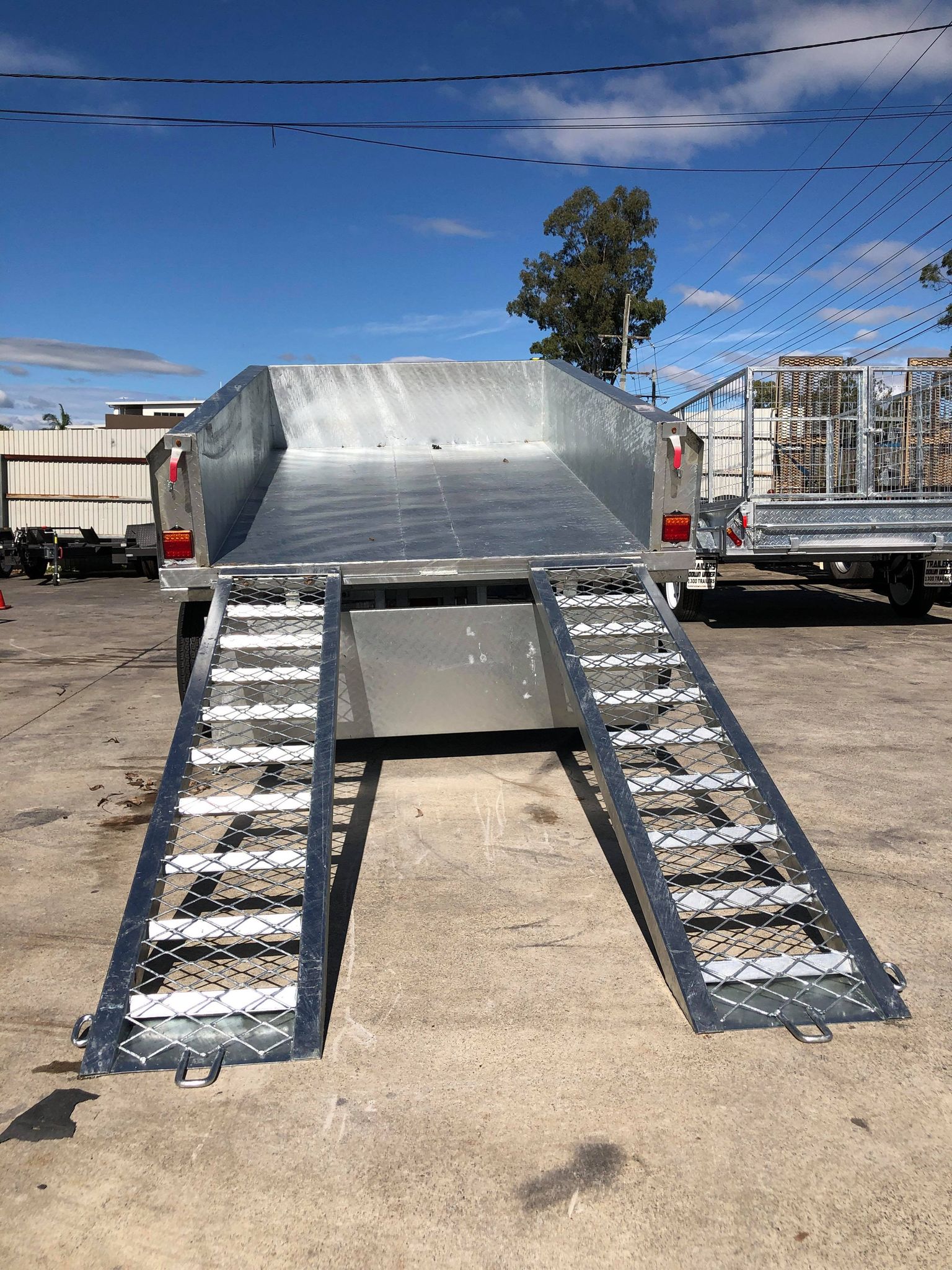 8x5 Galvanised Hydraulic Tipper Trailer with Ramps for Sale Melbourne
