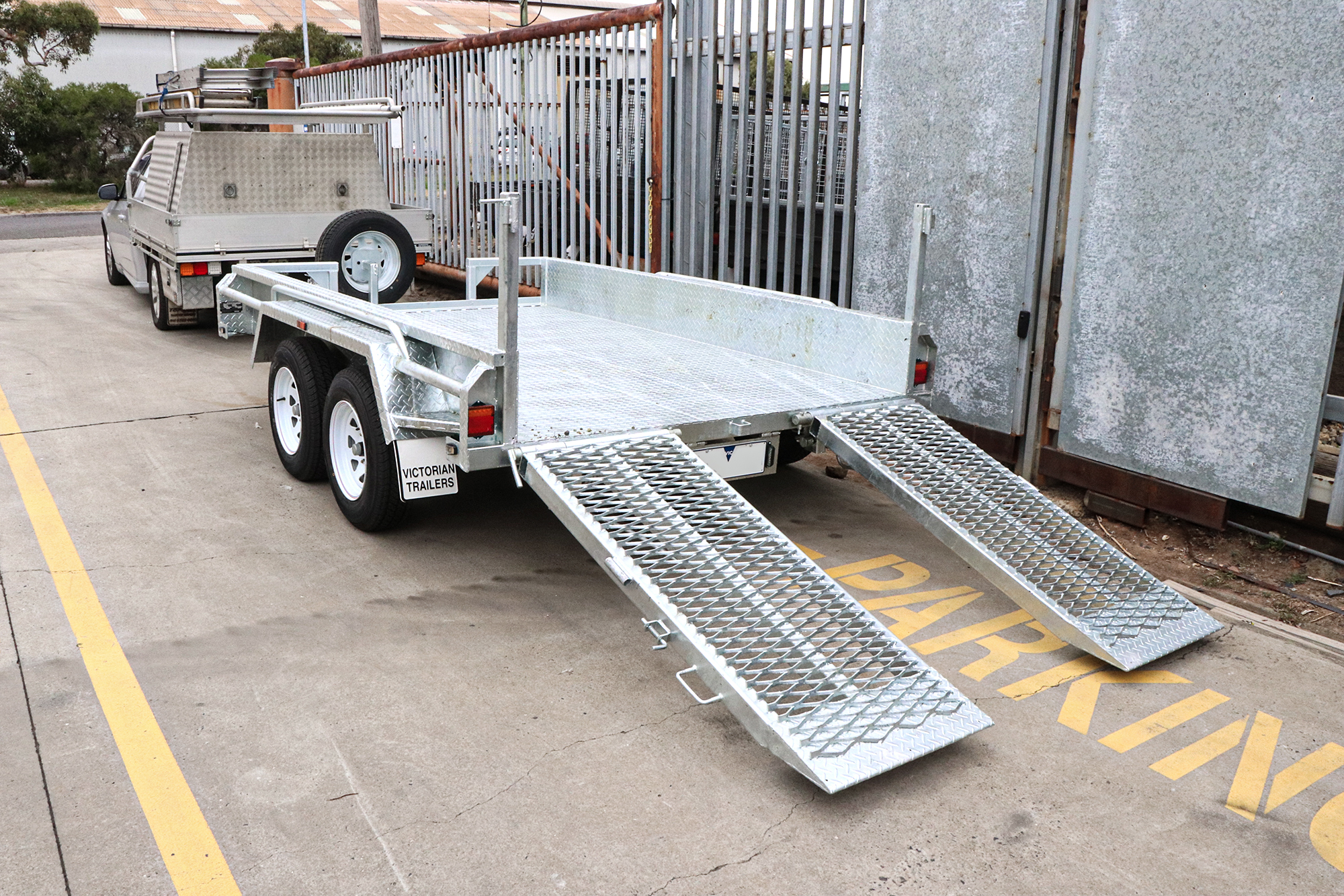 Machinery Trailer with Standing Ramps at Back